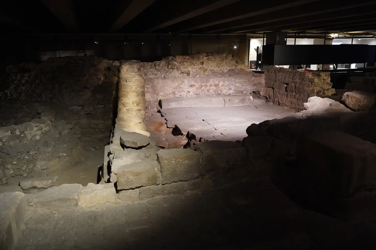 Roman remains in the archaeological crypt