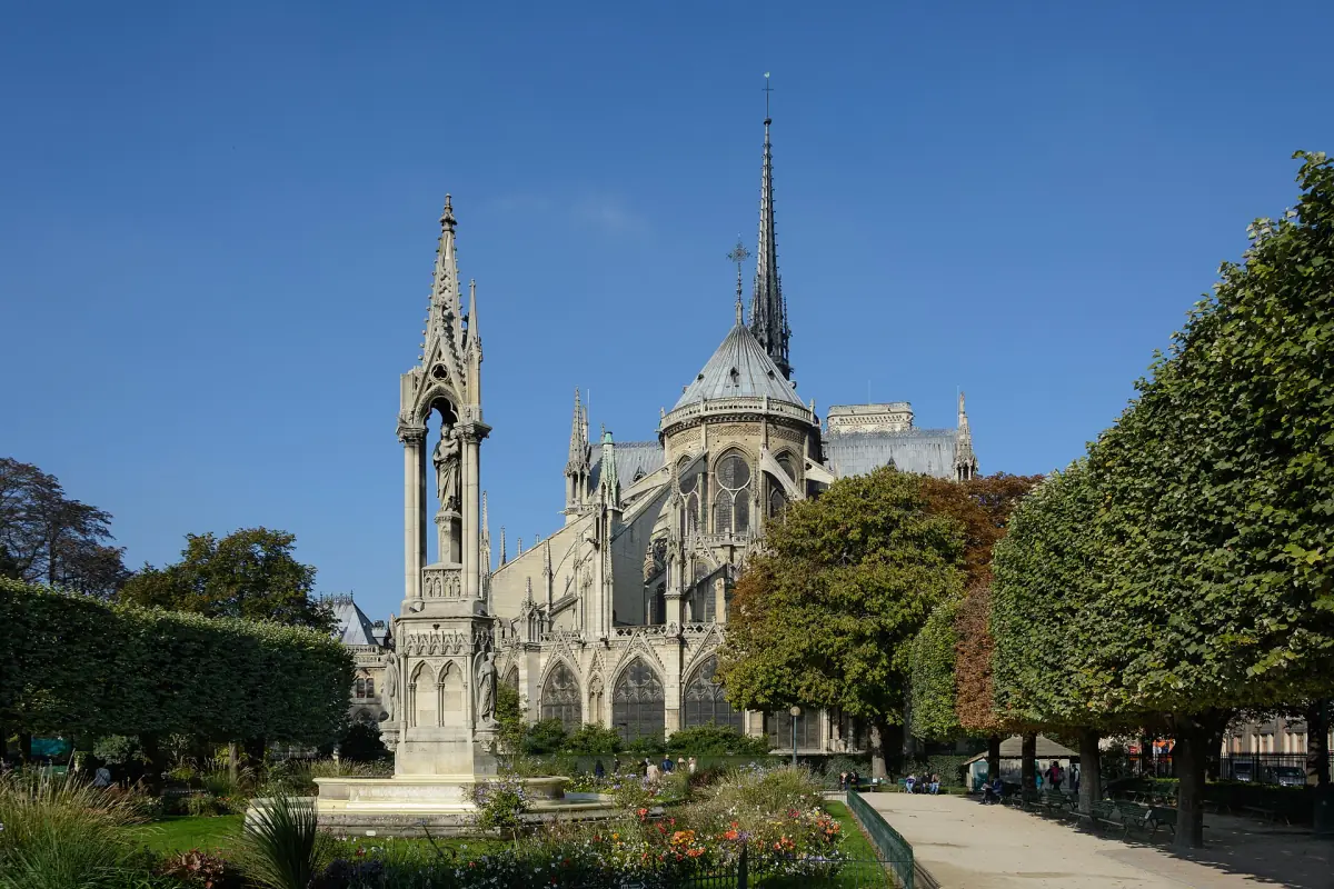 Notre-Dame von Osten mit dem Vierungsturm