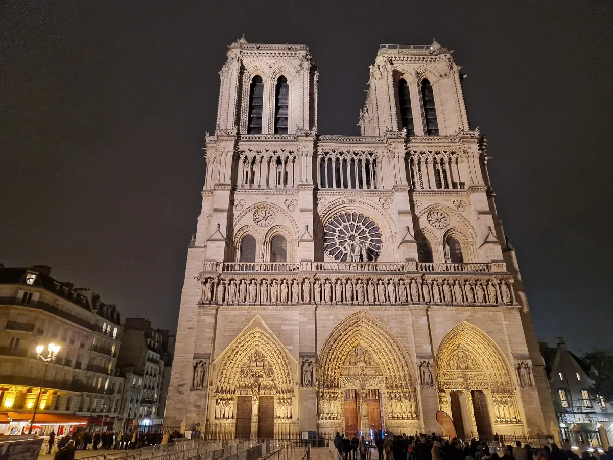 The west facade of Notre-Dame de Paris at night