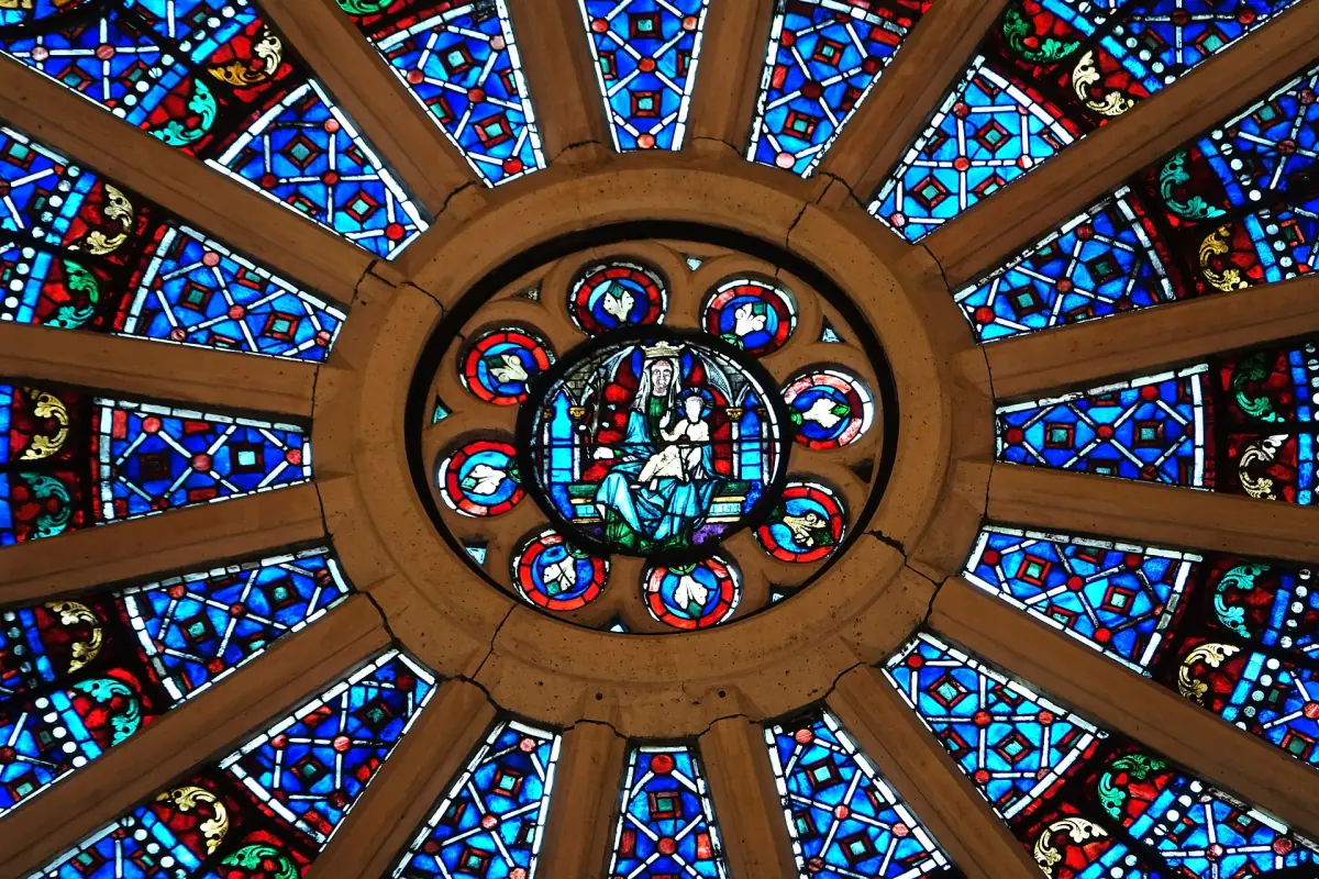 Die Nordrosette von Notre-Dame von innen