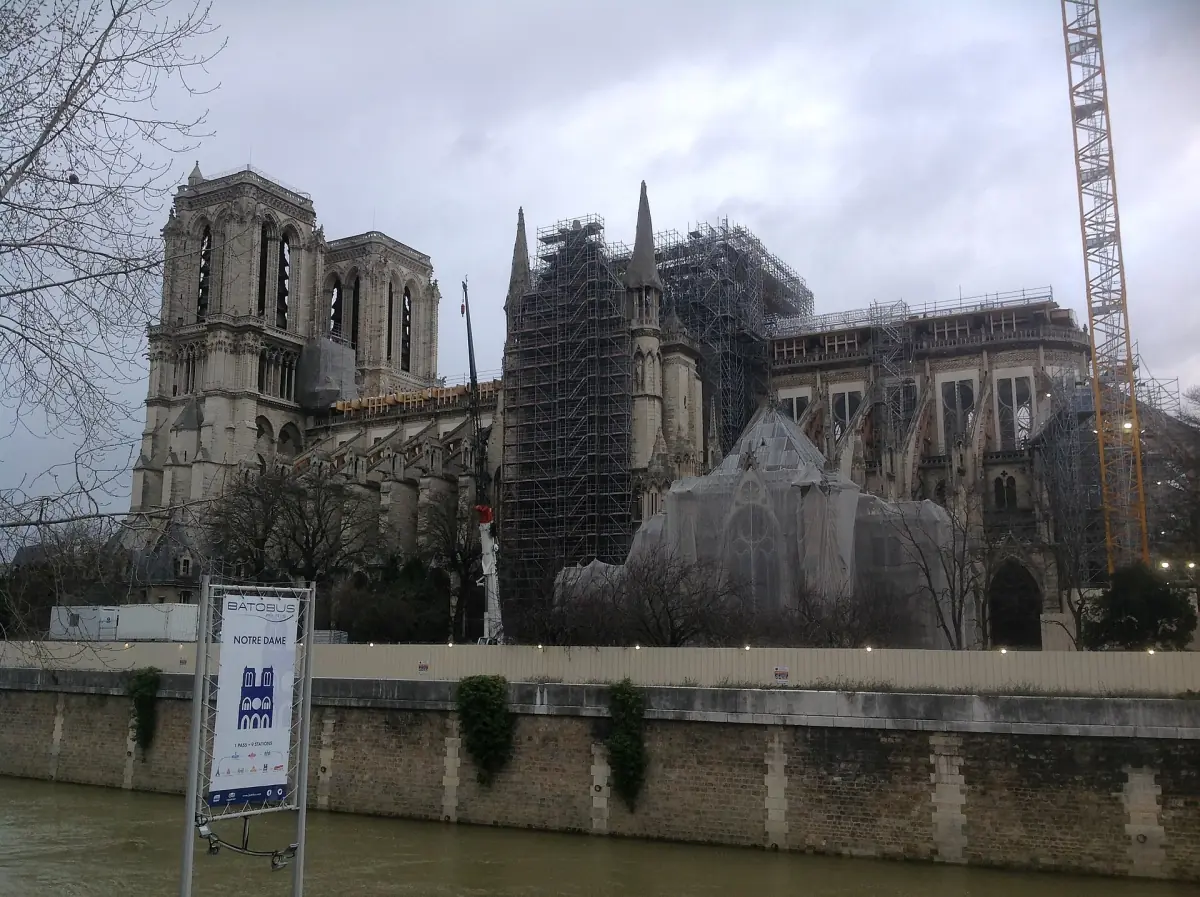 Notre-Dame unter Gerüsten im Februar 2020